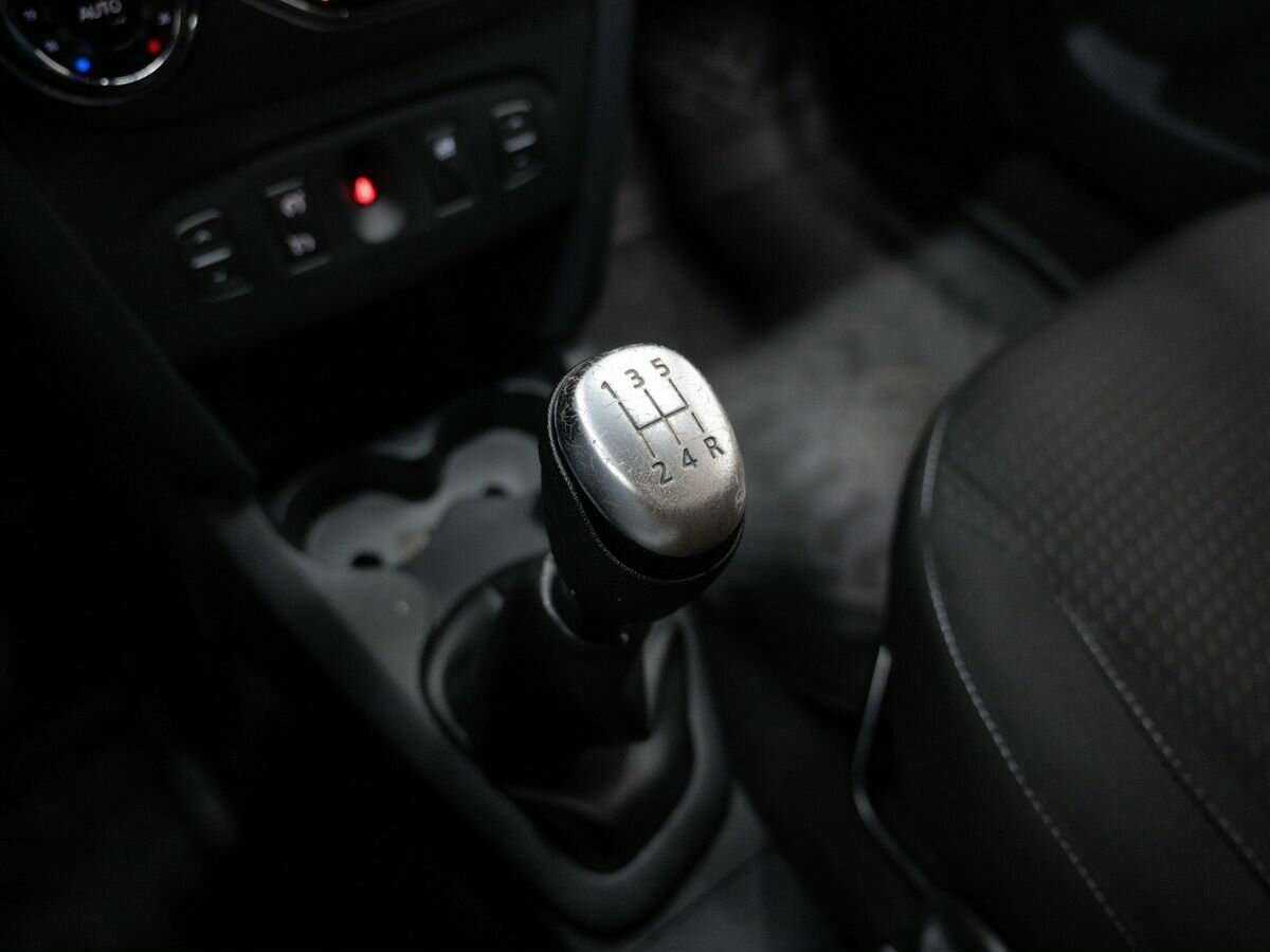 Renault Logan, 2020 Фото №17