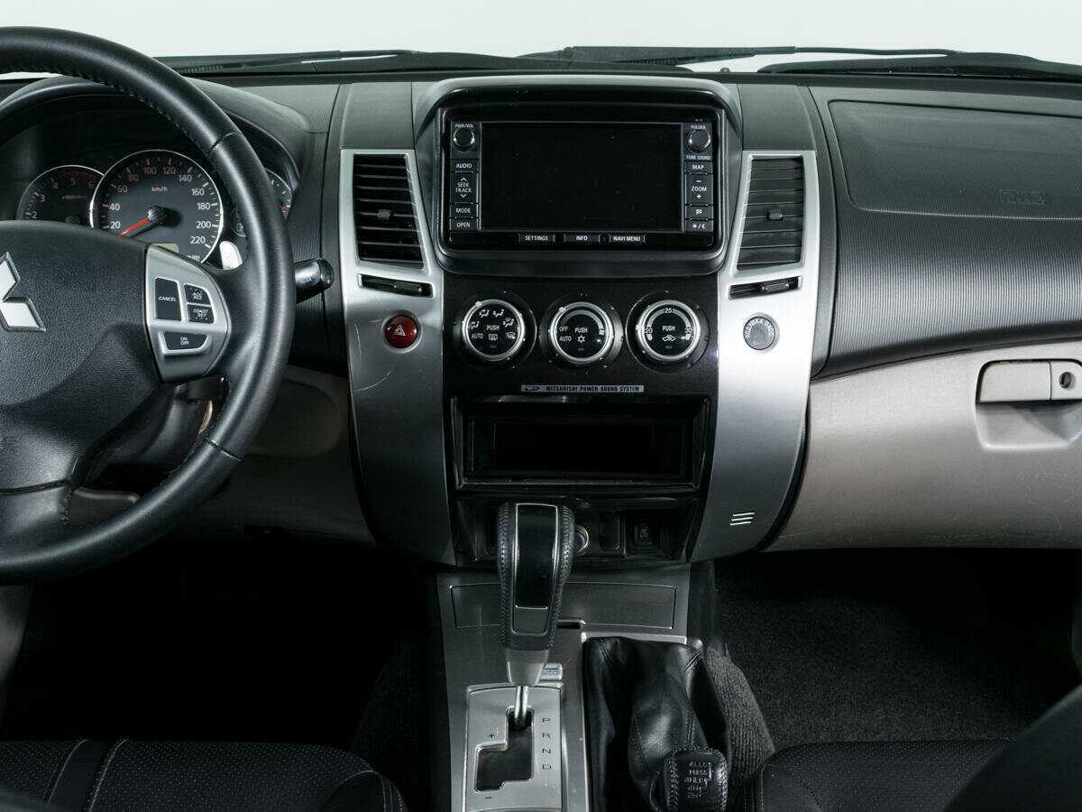 Mitsubishi Pajero Sport, 2013 Фото №11