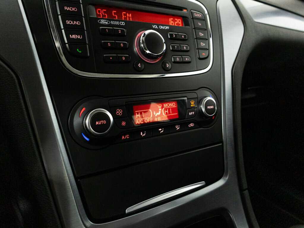 Ford Mondeo, 2014 Фото №15